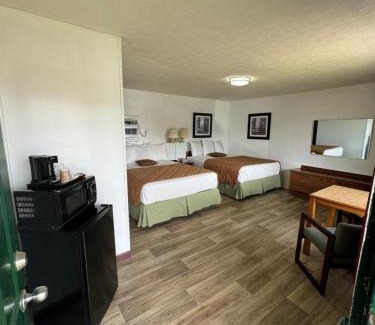 Albany Hotel | Pet-Friendly Stay at Royal Inn - Family-Approved Comfort