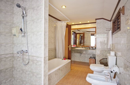 Horubadhoo Island Resort | Discover Royal Island Resort & Spa with Ocean View and Pool