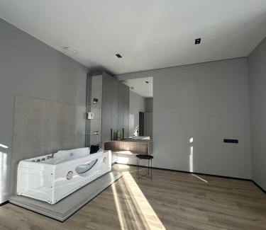 Lviv City Center Apartment | Royal jacuzzi apartment on Krehivska 10 st
