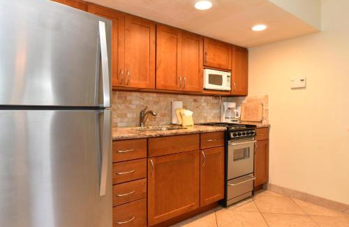 Kahana Apartment | Oceanfront Royal Kahana 104: Family-Friendly Retreat