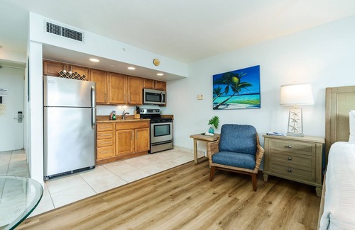 Kahana Condo | Oceanfront Royal Kahana 702 Studio with Pool Access