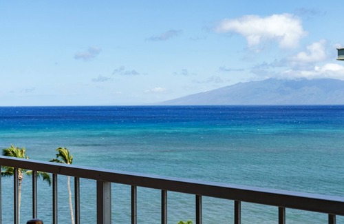 Kahana Condo | Oceanfront Royal Kahana 702 Studio with Pool Access