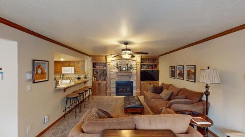 Brian Head Apartment | Royal King Suite Pool-Spa Ski-in out Gym, Sauna, Laundry, BBQ
