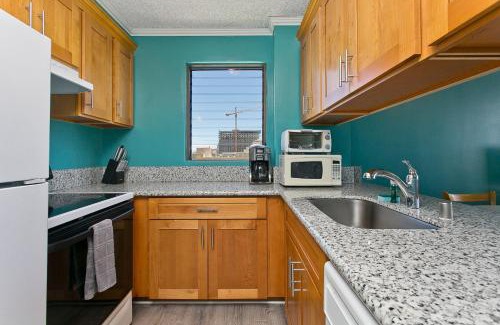 Waikiki House | Royal Kuhio 1708 - Ocean Views in Vibrant Waikiki