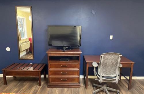Absecon Hotel | Eco-Friendly Royal Lodge with Spa and Breakfast Included