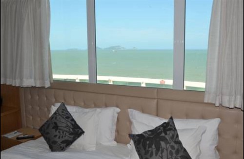 Macae Hotel | Discover Royal Macaé Palace Hotel: Pool, Spa & Family Fun