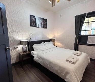 Jerilderie Hotel | Convenient Stay at Royal Mail Hotel with Family-Friendly Dining
