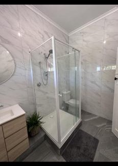 Jerilderie Hotel | Convenient Stay at Royal Mail Hotel with Family-Friendly Dining