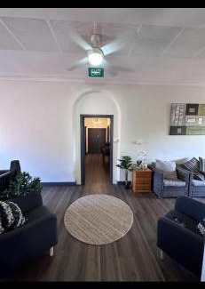 Jerilderie Hotel | Convenient Stay at Royal Mail Hotel with Family-Friendly Dining