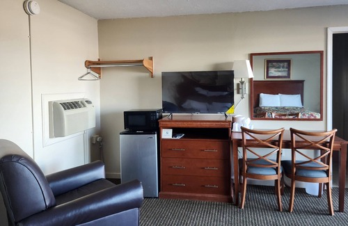 Hermitage Hotel | Family-Friendly Stays at Royal Motel with Kitchen Amenities