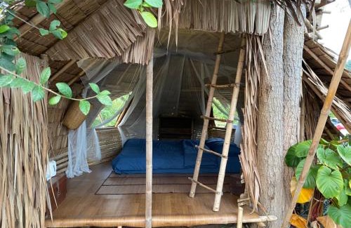 Ratchaburi Other | Discover Royal Mountain Hut: Family-Friendly Retreat