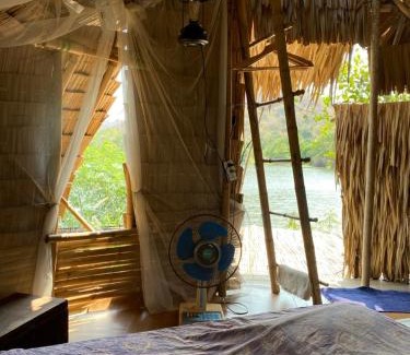 Ratchaburi Other | Discover Royal Mountain Hut: Family-Friendly Retreat