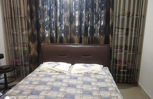 Hadapsar Bed & Breakfast | Cozy Royal Nest 3 BHK Suites with Pet-Friendly Amenities
