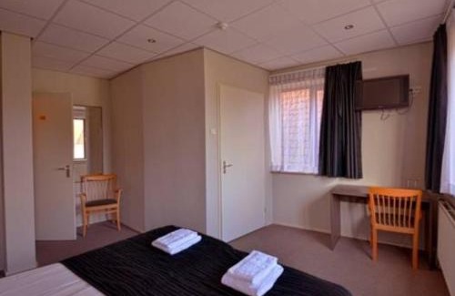 Deventer Hotel | Discover Royal: Family-Friendly with Restaurant & Breakfast
