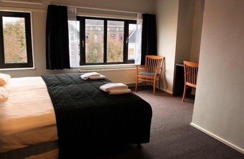 Deventer Hotel | Discover Royal: Family-Friendly with Restaurant & Breakfast