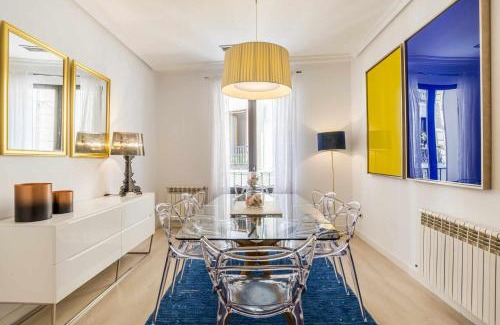 Palacio Apartment | Royal Palace Teatro Real: Premier Stay with Free Parking