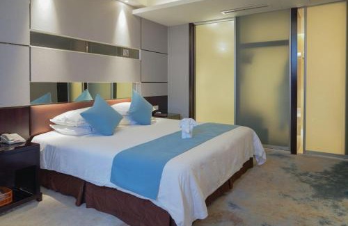 Haining Hotel | Experience Royal Palace Hotel Haining: Pool & Spa Retreat