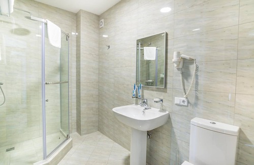 Almaty Hotel | Discover Royal Palace Hotel: Family-Friendly with Breakfast