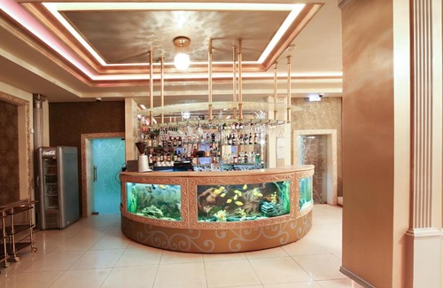Pereslavl-Zalesskiy Hotel | Cozy Royal Palace: Enjoy Breakfast with High Guest Ratings