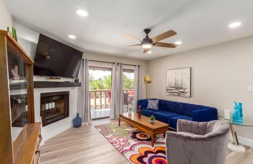 McCormick Ranch Apartment | Relax at Royal Palm 217 Condo with Pool & Hot Tub Access