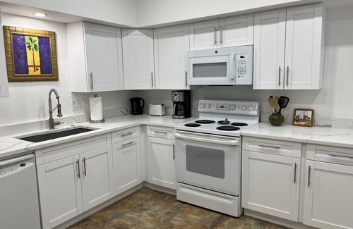 Altamont Manor Apartment | Royal Palm Apt: Renovated 1BR Oasis with Oceanfront Views