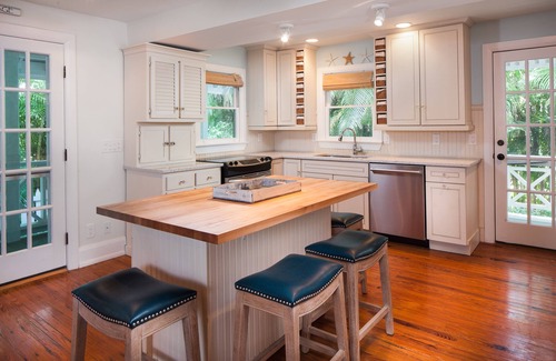 Old Naples House | Experience Old Naples at Royal Palm Cottage - Steps to the Beach