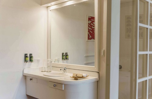 Santa Rosa Hotel | Royal Palm Galapagos: Premier Hotel with Pool & Spa