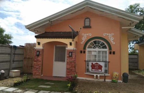 Tagbilaran House | Discover Royal Palms: Family & Pet-Friendly Getaway