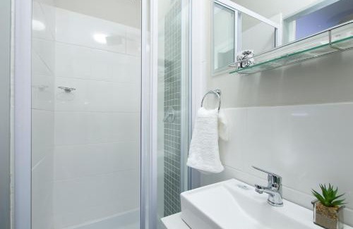 Port Elizabeth House | Ideal Stay at Royal Palms Guest House with Family-Friendly Amenities