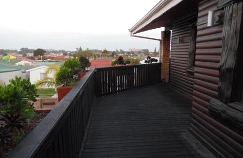 Port Elizabeth House | Ideal Stay at Royal Palms Guest House with Family-Friendly Amenities