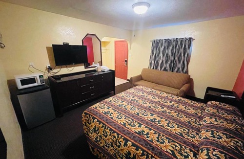 Viavant - Venetian Isles Hotel | Family-Friendly Stay at the Royal Palms Motel