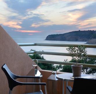 Potos Resort | Indulge at Royal Paradise Beach Resort & Spa - 5-Star Escape