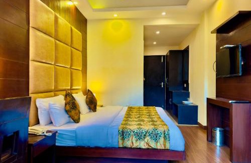 Palwal Hotel | Experience Royal Parvati Valley: 4-Star Family Getaway