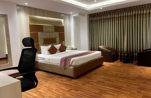 Rajshahi Hotel | Elegant Royal Raj Hotel: 4-Star Stay with Pool & Breakfast