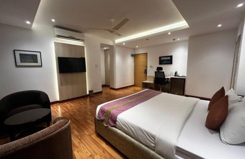 Rajshahi Hotel | Elegant Royal Raj Hotel: 4-Star Stay with Pool & Breakfast