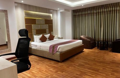 Rajshahi Hotel | Elegant Royal Raj Hotel: 4-Star Stay with Pool & Breakfast