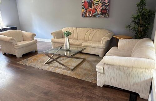 Bowmanville Apartment | Royal Rays
