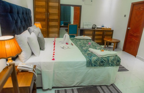 Embilipitiya Hotel | Discover Royal Reach Udawalawe: Family-Friendly Getaway