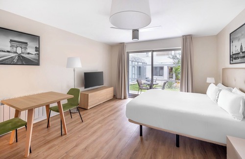 Diderot Hotel | Charming Royal Regency Paris Vincennes: Pool & Family-Friendly