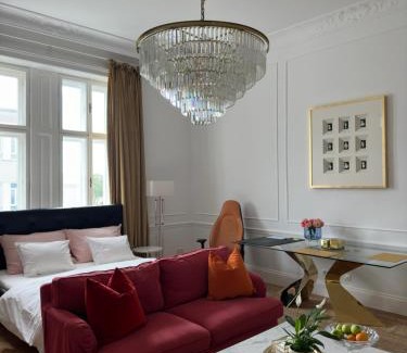 Rudolfsheim-Funfhaus Apartment | Elegant Family Retreat at Royal Residence Schönbrunn