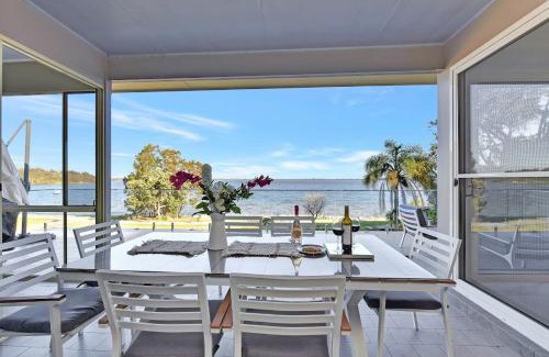 Central Coast House | Tranquil Royal Retreat on Peaceful Lakefront