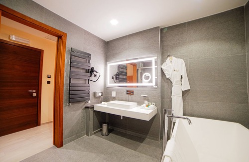 Hydra Hotel | Elegant Royal Sahel: Top-Rated Hotel with Spa & Dining