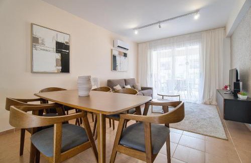 Old Town Apartment | Relax at Royal Seacrest F G6: Family-Friendly Pool Retreat