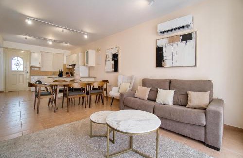 Old Town Apartment | Relax at Royal Seacrest F G6: Family-Friendly Pool Retreat