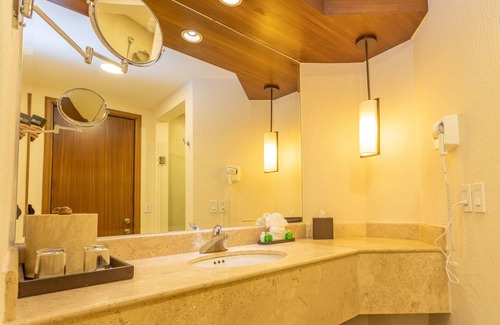 Zona Hotelera Resort | Relax at Royal Solaris Los Cabos & Spa - All Inclusive Getaway