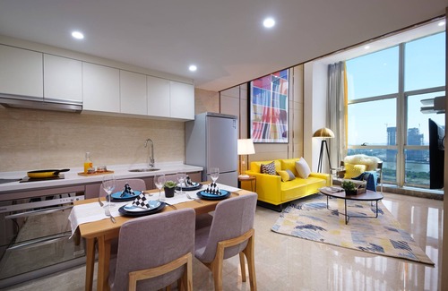 Zhujiang New Town Apartment | Ideal Royal Star Apartment in Central City with Key Amenities