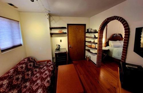 Stanardsville Apartment | Elegant Royal Suite at White Lotus Eco Spa Retreat