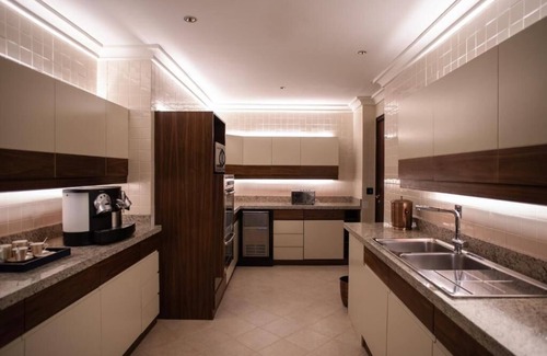 Al Sufouh 1 Hotel | Elegant Royal Suite with Ocean View Near Souk Madinat Jumeirah