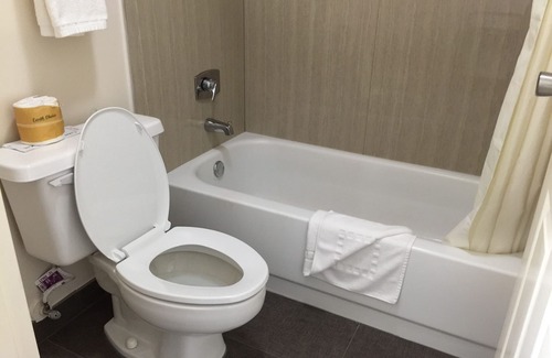 Lobdell/Woodale Hotel | Discover Comfort at Royal Inn & Suites with Family-Friendly Amenities