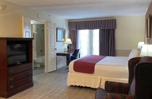 Lobdell/Woodale Hotel | Discover Comfort at Royal Inn & Suites with Family-Friendly Amenities